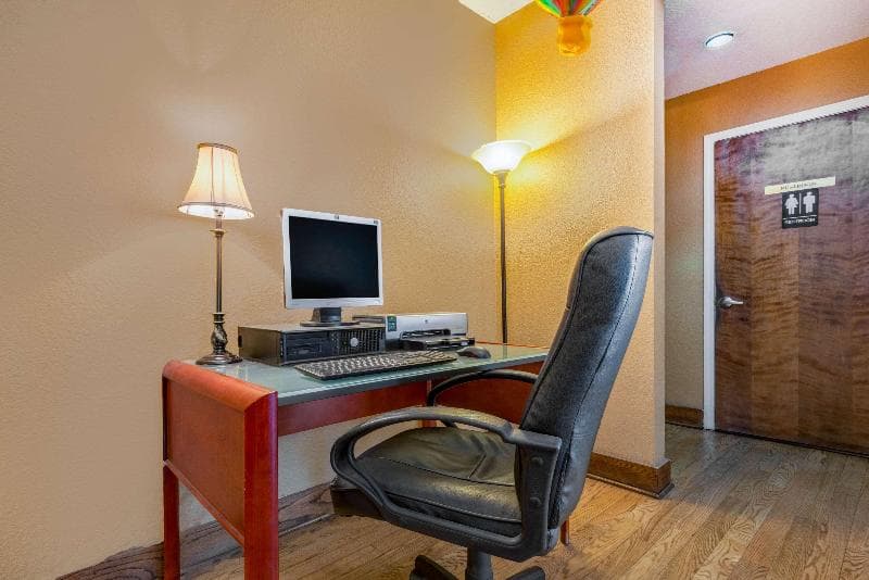 Ramada by Wyndham Albuquerque Airport 3