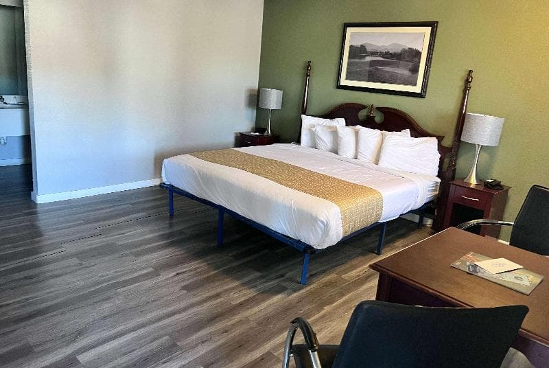 Travelodge By Wyndham Redding photo 1