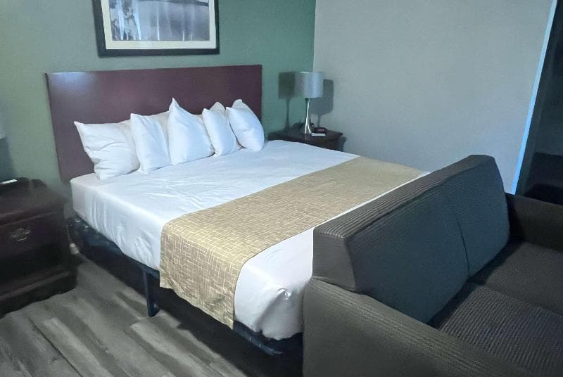 Travelodge By Wyndham Redding 5