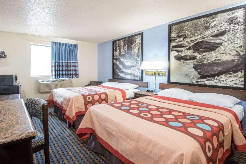 Super 8 By Wyndham New Castle 5