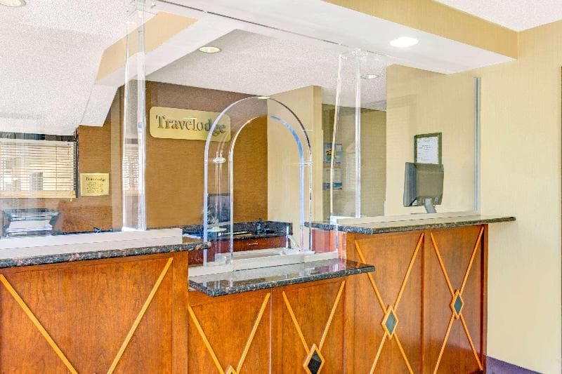 Travelodge by Wyndham Silver Spring 4