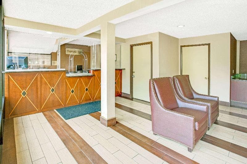 Travelodge by Wyndham Silver Spring 3