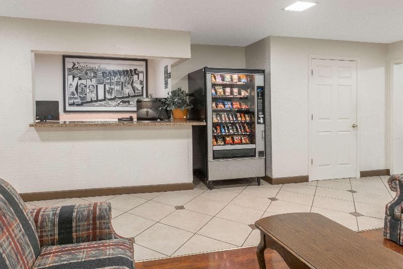 Super 8 by Wyndham Danville 5