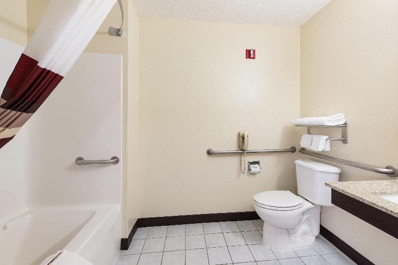 Red Roof Inn Auburn 3