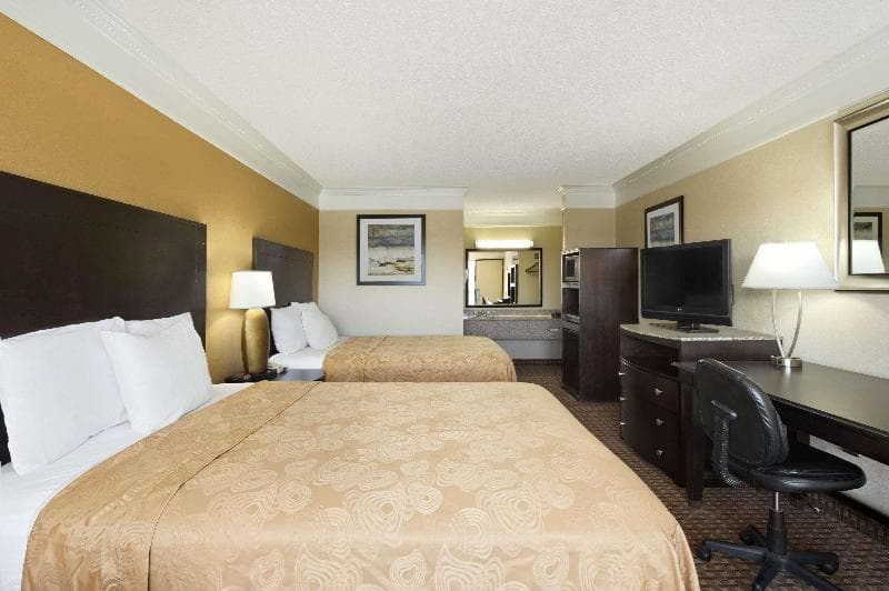 Travelodge By Wyndham Hinesville 1