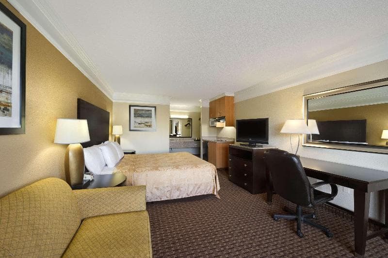 Travelodge By Wyndham Hinesville 4
