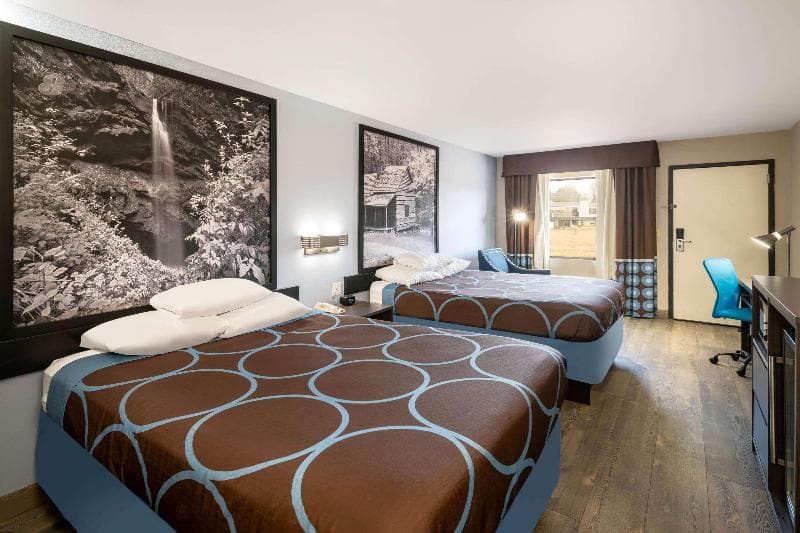 Super 8 By Wyndham Cleveland photo 1
