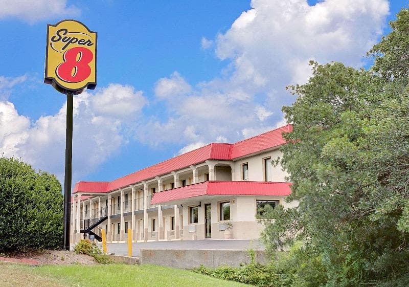 Super 8 By Wyndham Laurel photo 1