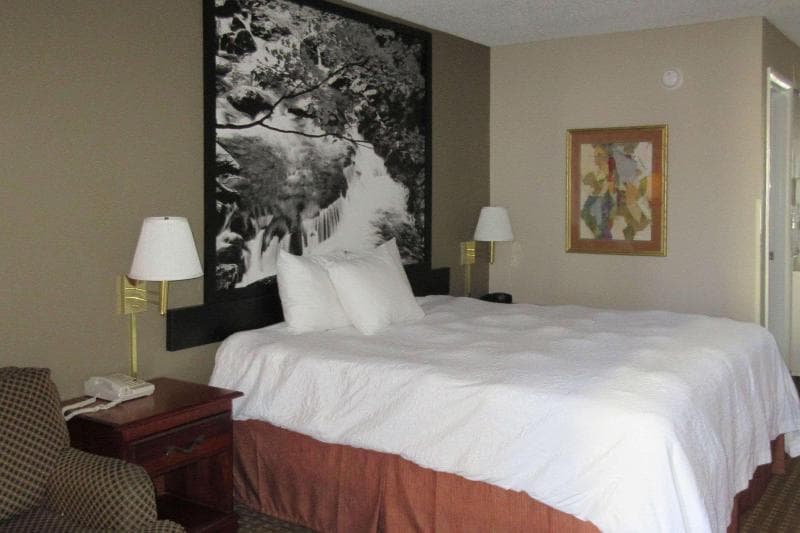 Econo Lodge Inn & Suites Manchester 2