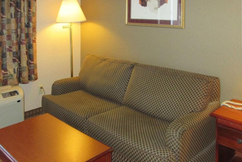Econo Lodge Inn & Suites Manchester 4