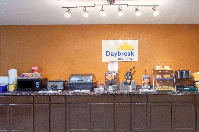 Days Inn & Suites by Wyndham Pigeon Forge 3