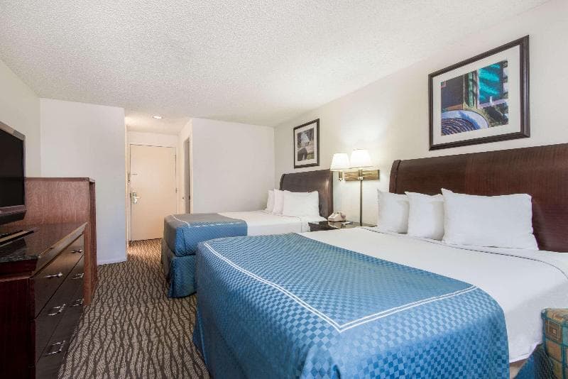 Travelodge by Wyndham Laramie 4