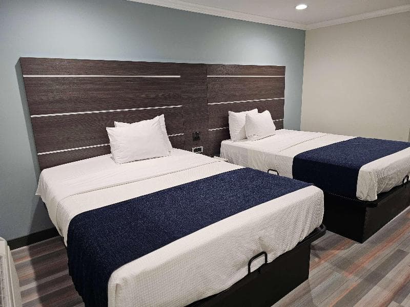 Travelodge by Wyndham Fullerton Near Anaheim photo 1