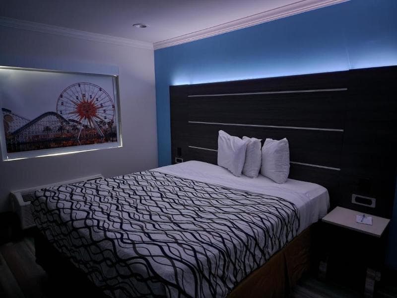 Travelodge by Wyndham Fullerton Near Anaheim 5