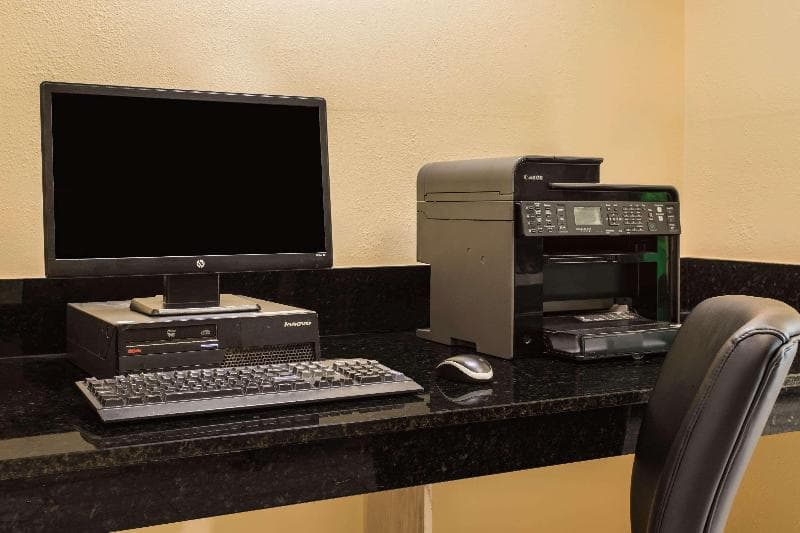 Days Inn & Suites By Wyndham Augusta Near Fort Gordon 3