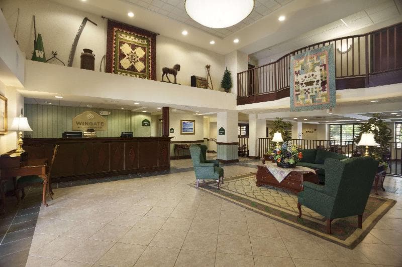 Comfort Inn & Suites 3