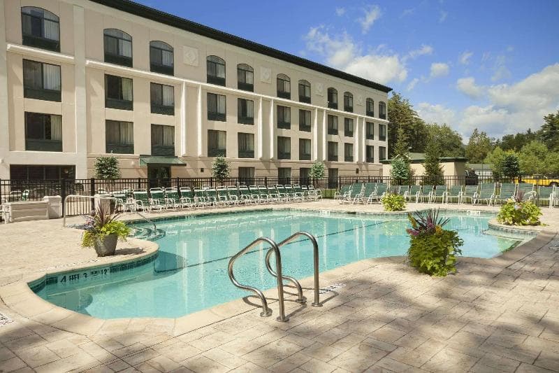 Comfort Inn & Suites 1