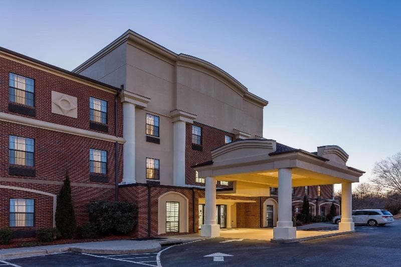 Wingate by Wyndham High Point photo 1