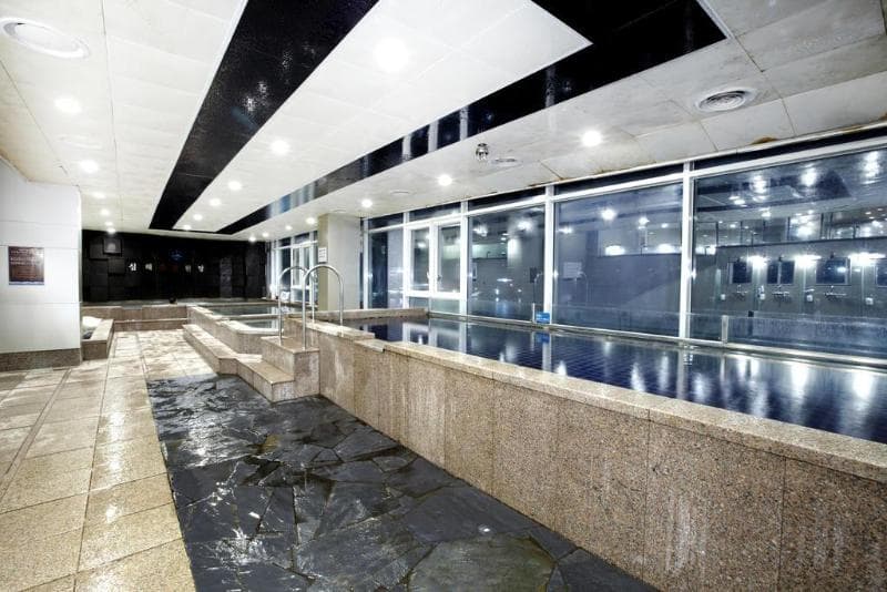 Aqua Palace 5
