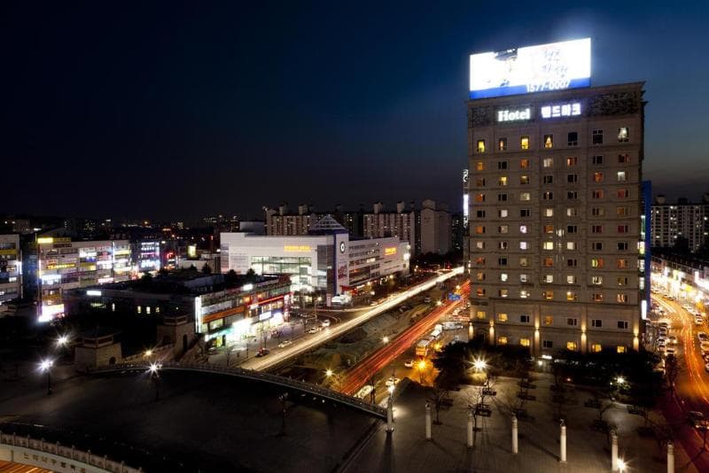 Landmark Hotel 3