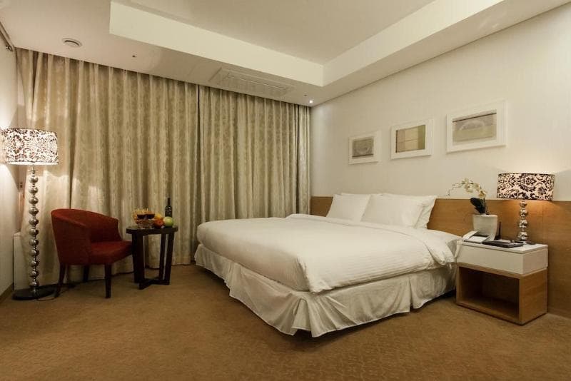 Pharos Hotel 4