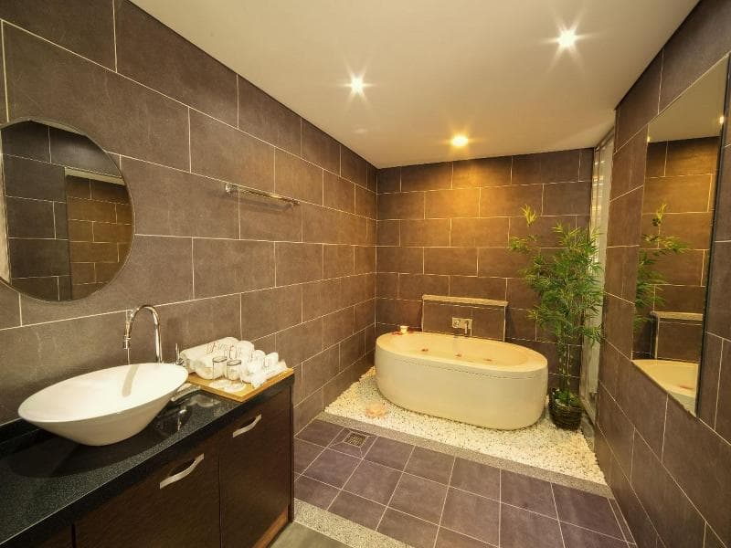Reve Hotel Jeju main