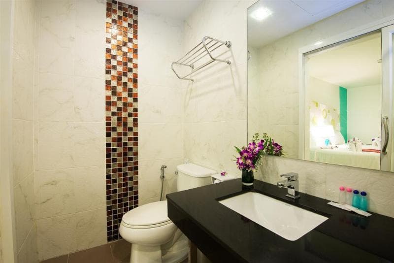 Patong Holiday Hotel photo 1