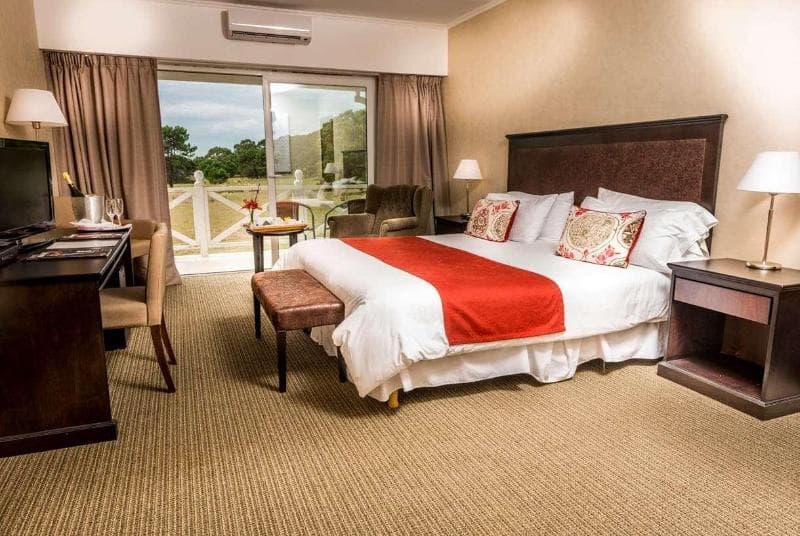Howard Johnson by Wyndham Carilo Convention Center 4