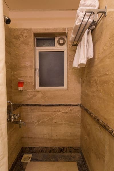Hotel Ginger Thane 4