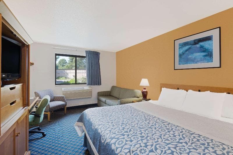 Days Inn by Wyndham Brunswick Bath Area 5