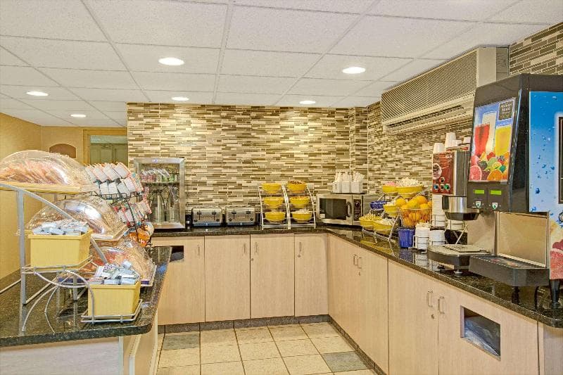 Days Inn by Wyndham East Windsor/Hightstown 2