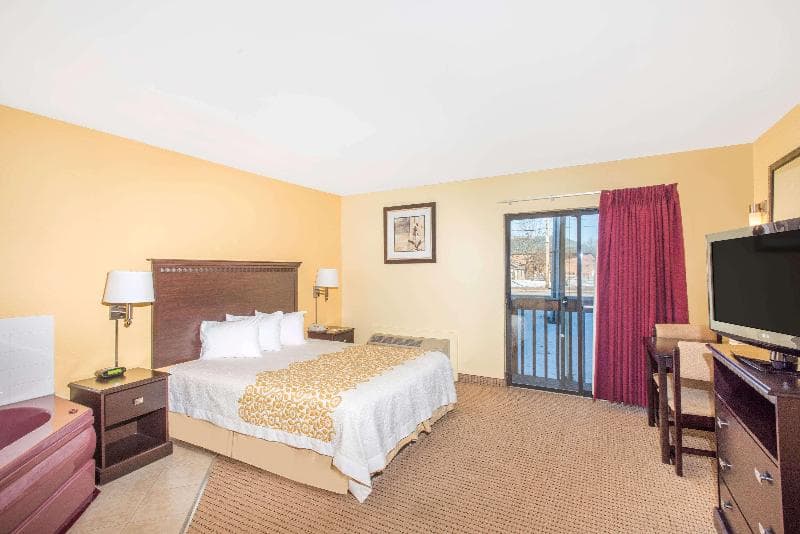Days Inn by Wyndham Colchester Burlington 4