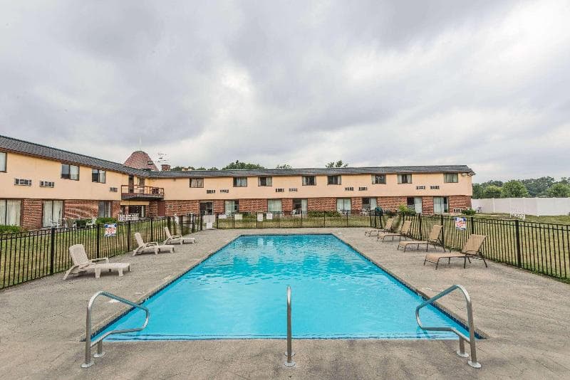 Days Inn by Wyndham Berlin Meriden 5