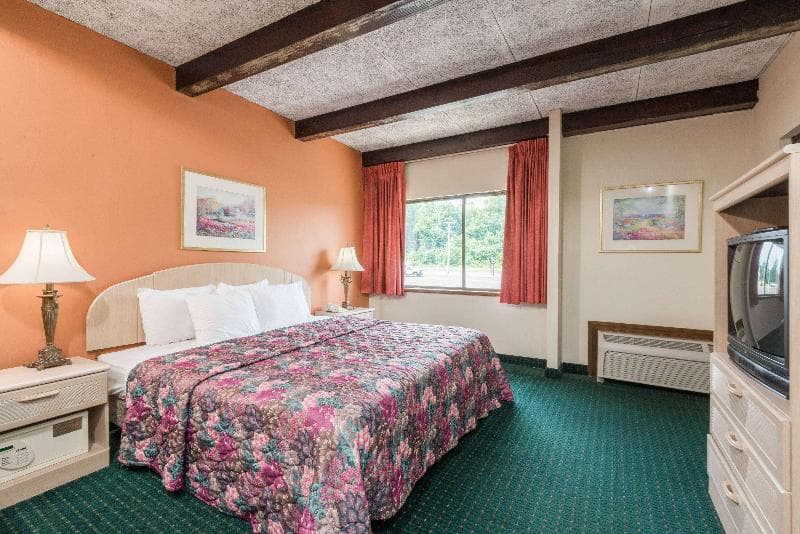 Days Inn by Wyndham Berlin Meriden 2