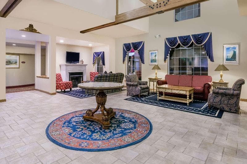 Howard Johnson by Wyndham Mystic 4