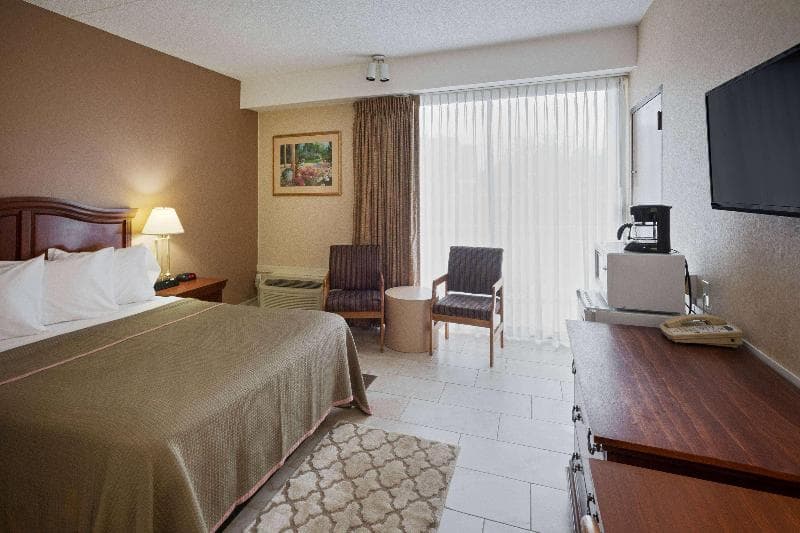 Howard Johnson by Wyndham Toms River 5
