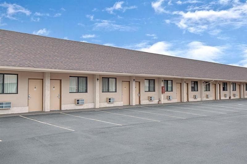 Knights Inn Pine Brook 5