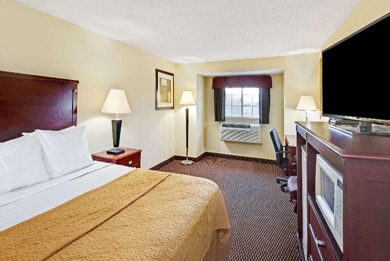 Ramada by Wyndham Kittery 4