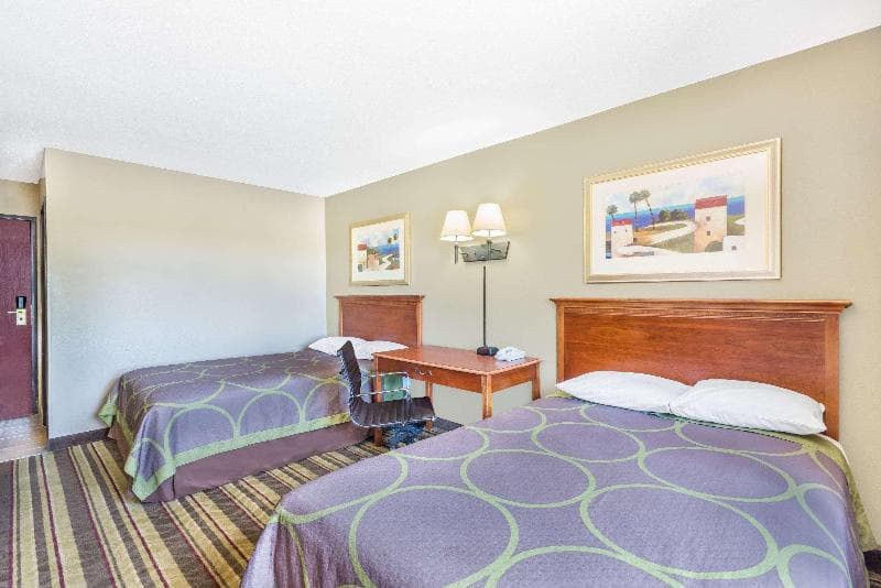 Super 8 by Wyndham Tilton/Lake Winnipesaukee 3