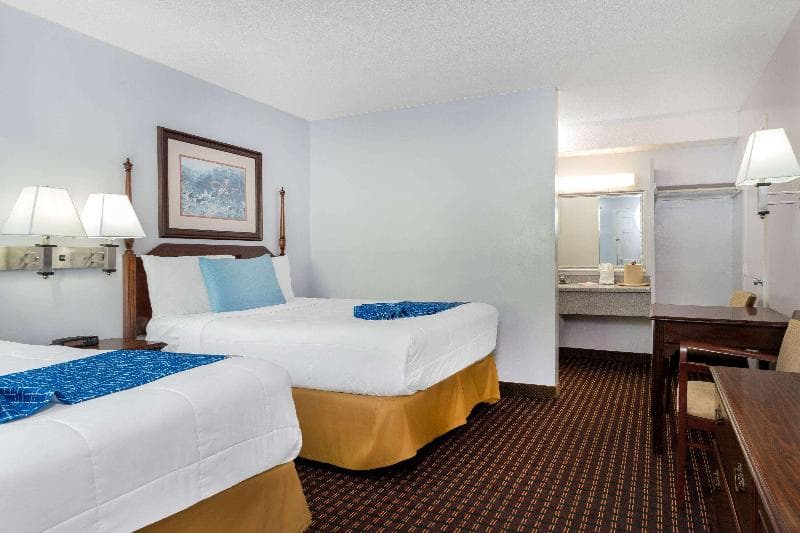 Travelodge by Wyndham Cape Cod Area 2