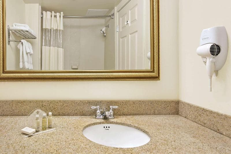 Comfort Inn & Suites Voorhees/Mt. Laurel 5