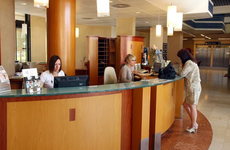 Brit Hotel Du Lac 2
