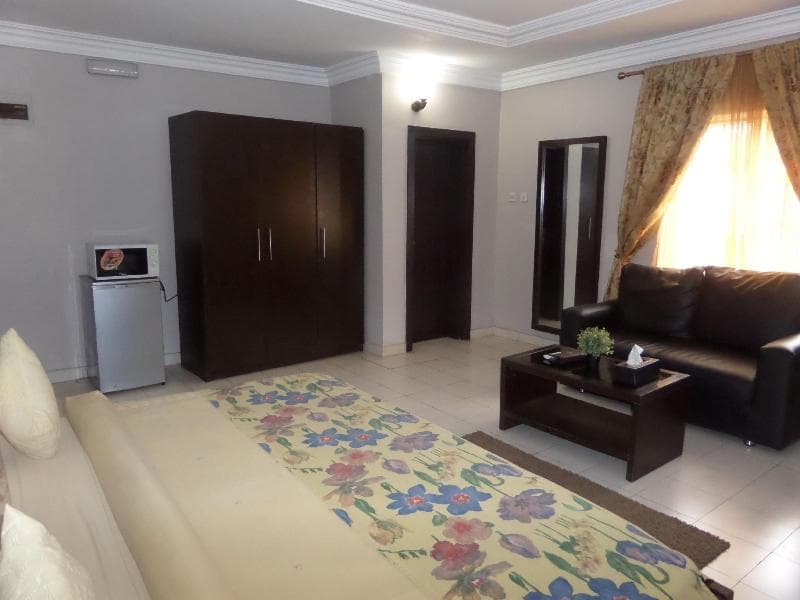 Sheer Luxury Apartment And Suites 3