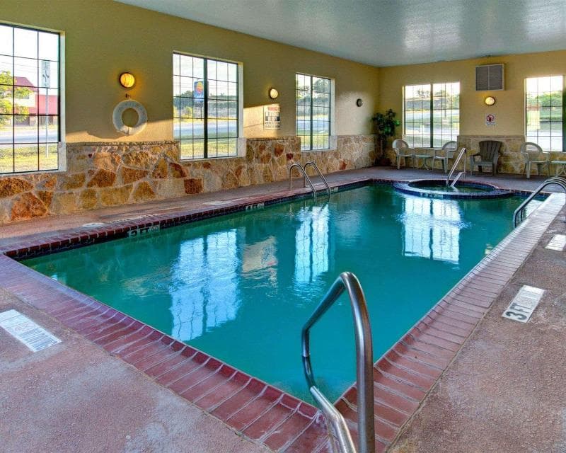 Quality Inn And Suites Glen Rose 3