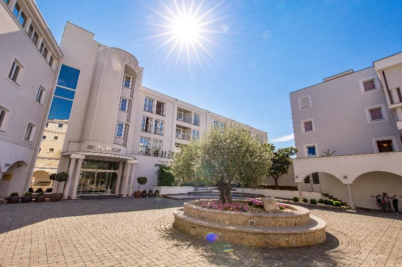 Hotel Malin photo 1