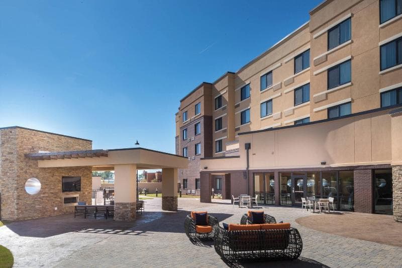 Courtyard Jacksonville 4