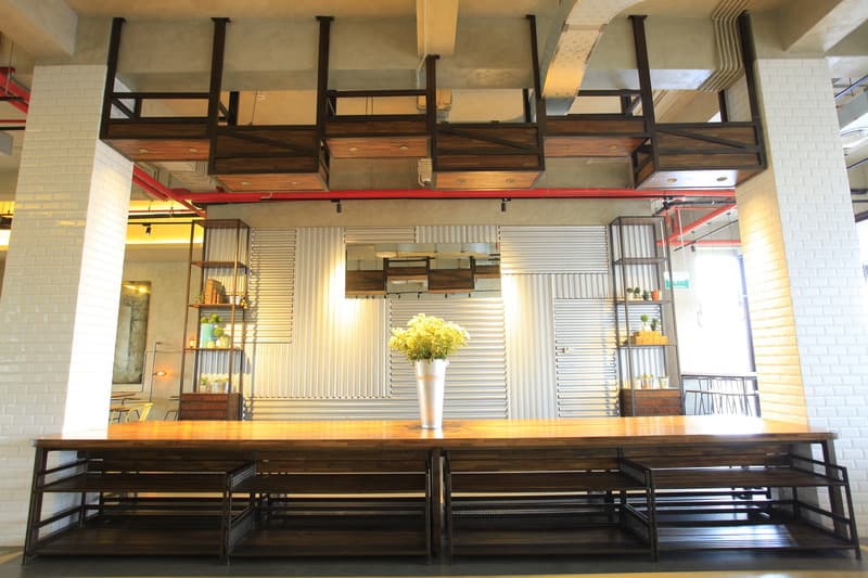 Yello Hotel Jemursari 2