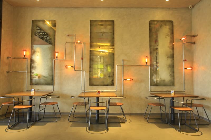 Yello Hotel Jemursari 4