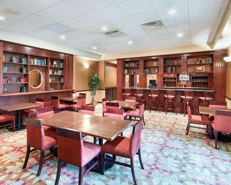 Comfort Suites Parkersburg South 3