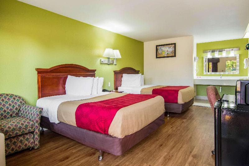 Econo Lodge Atlanta Airport East 3